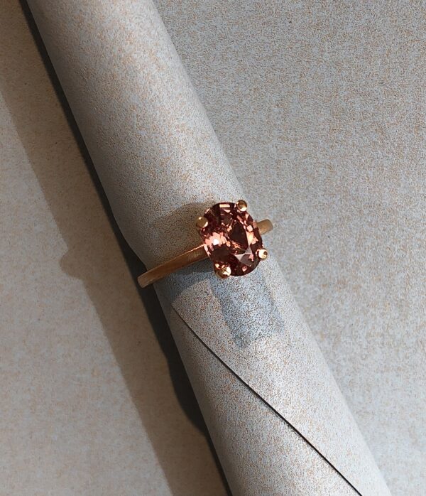 Ring in Roségold 750 (18k) Zirkon 9x7mm