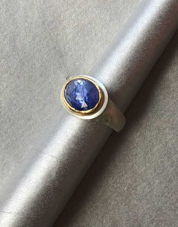 Ring aus Silber, Tansanit in  Feingoldfassung (24k) – Bild 5