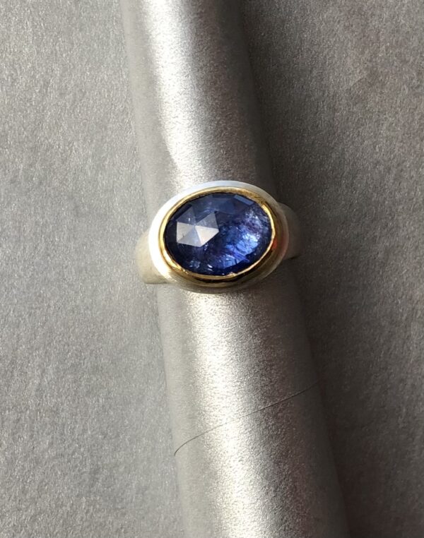 Ring aus Silber, Tansanit in  Feingoldfassung (24k) – Bild 4