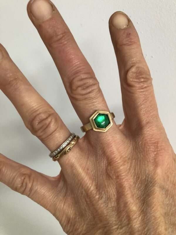 Ring in Gelbgold 750 Smaragdcabochon 6Eck – Bild 6