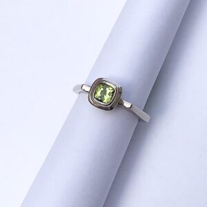 Private listing for M.K. ring white gold 585 14ct peridot