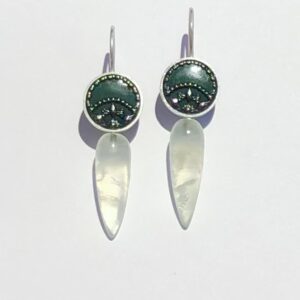 Paar Ohrhänger Silber antike Metallknöpfe, Prehnitpendel