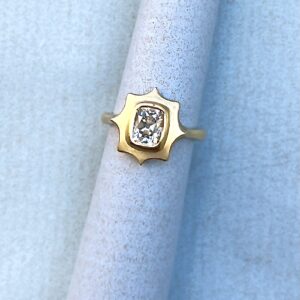 Ring aus Gelbgold 750, Altschliffdiamant Kissen facettiert 1,35ct